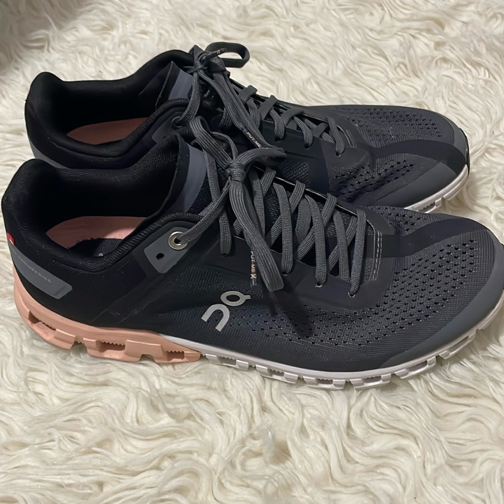 ****SOLD****❤️ON On Cloud Women’s Shoes size 9